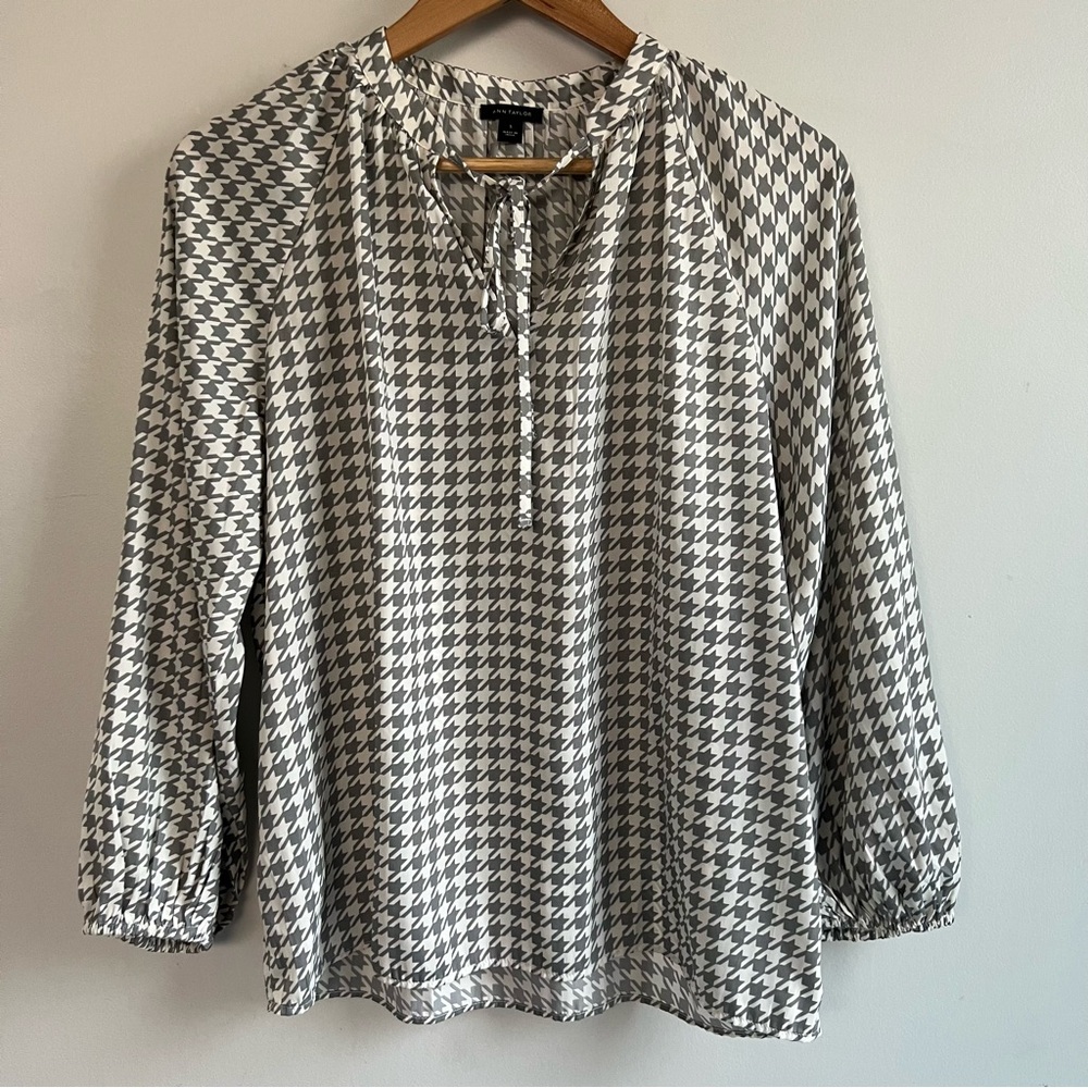 Ann Taylor Gray and White Houndstooth Blouse